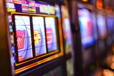 Texas Hold'em Bonus live dealer table on auto togel showing community cards and betting positions
